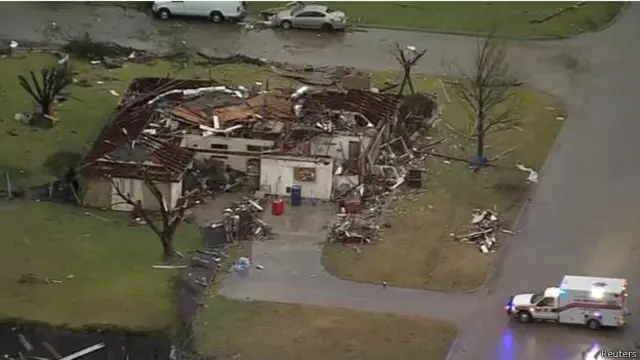 پولیس کے مطابق ڈیلس کے علاقے میں 600 کے قریب عمارتوں کو نقصان پہنچا ہے