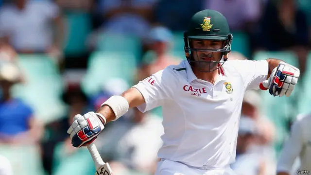  ڈین ایلگر 67 رنز بنا کر کریز پر موجود ہیں 