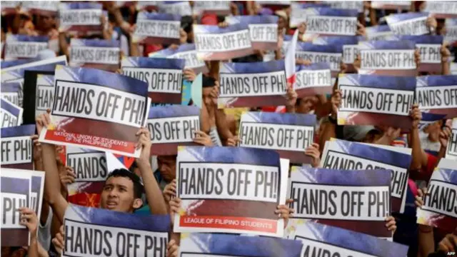 اس سے قبل فلپائن کے باشندوں نے منیلا میں چین کے قونصل خانے کے خلاف چین کی تعمیری سرگرمیوں پر احتجاج کیا تھا