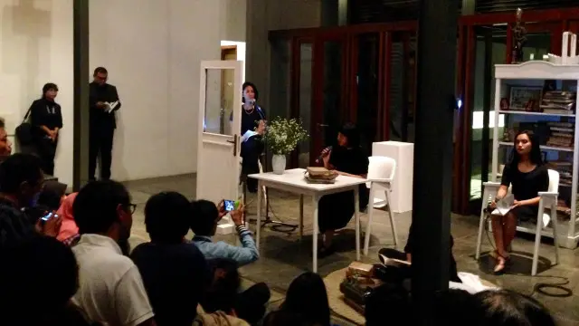 Pembacaan cerita pendek dari buku kumpulan cerpen "Monsoon Tiger and Other Stories". 