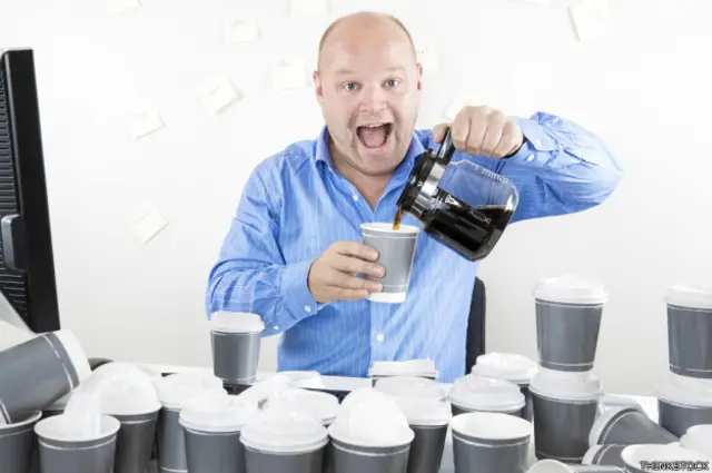 Mortes nos Estados Unidos e no Japão acenderam alerta para consumo exagerado de cafeína