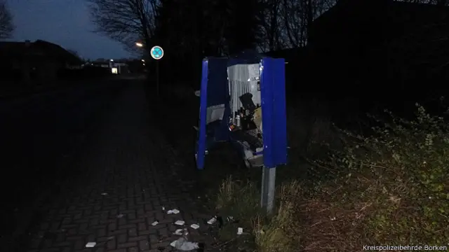 Взорванный автомат по продаже презервативов