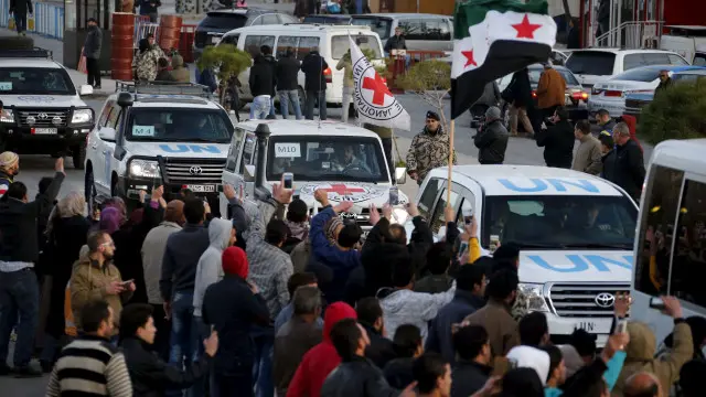 المقاتلون والأسر المنقولة تستقبل بالترحيب من أنصار المعارضة