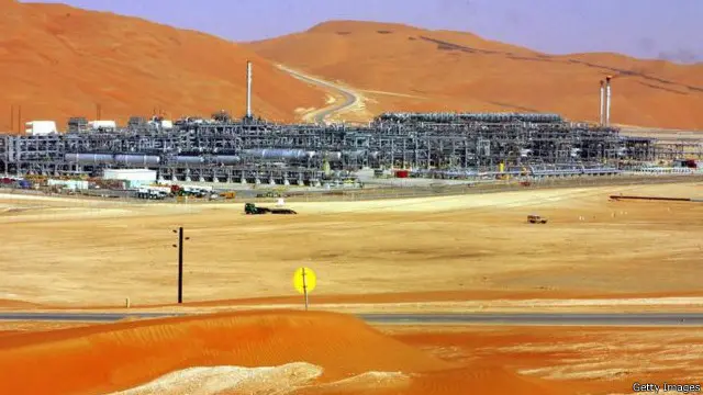 خسارے کے بعد ملک میں پیڑول کی قیمت میں 50 فیصد تک اضافہ جبکہ ڈیزل، بجلی اور پانی کے نرخوں میں بھی اضافہ ہو گا