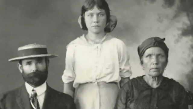 Una familia de inmigrantes rusos en Hawái.