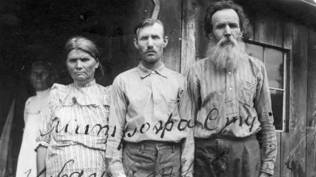 Una familia de emigrantes rusos en Hawái.