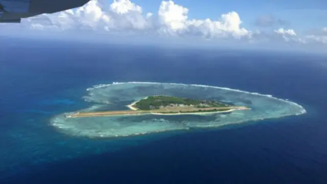 بحیرۂ جنوبی چین کے پورے خطے پر چین اپنا دعوی پیش کرتا ہے جو کہ دوسری ایشیائی ممالک ویت نام اور فلپائن کے دعووں سے متصادم ہے