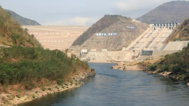 Các con đập thượng nguồn sông Mekong tại Trung Quốc cũng góp phần chặn dòng chảy lại