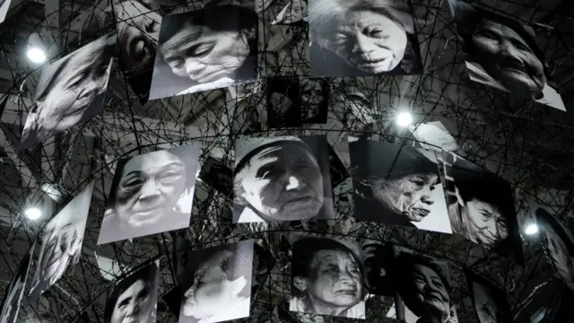 南京利濟巷慰安所舊址陳列館內懸掛的慰安婦肖像（新華社圖片1/12/2015）