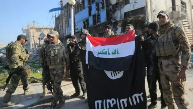 القوات العراقية استعادت الرمادي تحت قيادة مسؤولين عسكريين محترفين بعيدا عن قادة مليشيات الحشد الشعبي