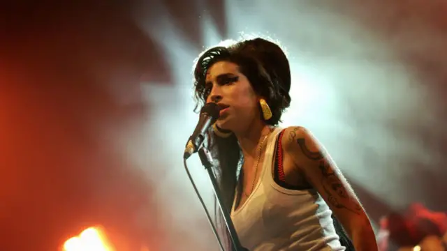 Киноэссе британского режиссера Асифа Кападия об Эми Уайнхаус "Эми" стало самым коммерчески успешным фильмом в истории британской кинодокументалистики