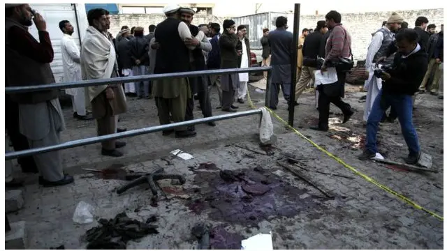 Kelompok Jamaat e-Ahrar yang memisahkan diri dari Taliban Pakistan pada 2014, mengaku sebagai pelaku peledakan.