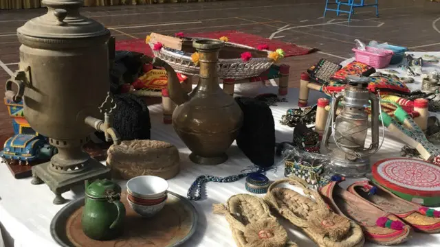 میلے میں قبائلی خواتین کی طرف سے تیار کی جانے والی بعض مصنوعات اور کپڑوں کے نمونے بھی رکھے گئے