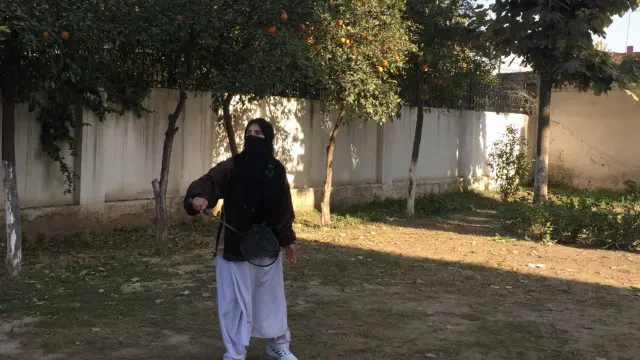 طالبہ حنا عباس بیڈمنٹن کی کھلاڑی ہیں