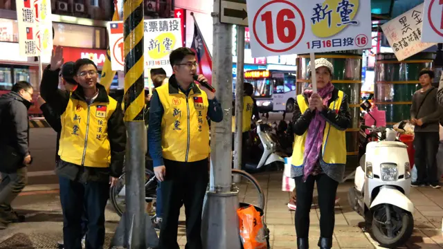 Tân Đảng (New Party) vận động ngoài phố Đài Bắc 
