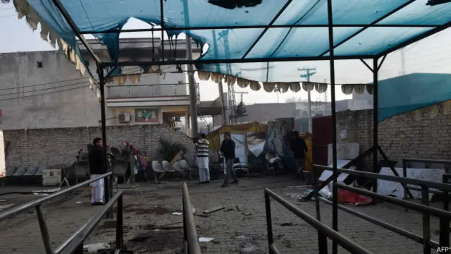 مردان میں نادرا کے دفتر پر حملے کے حوالے سے کوئی تنبیہ جاری نہیں ہوئی تھی: پولیس حکام