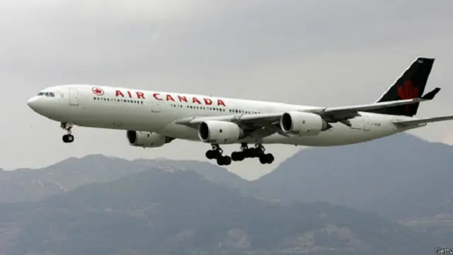 Pesawat yang bertolak dari Shanghai ke Toronto itu dialihkan ke Calgary sesaat setelah pesawat mengalami guncangan dahsyat.