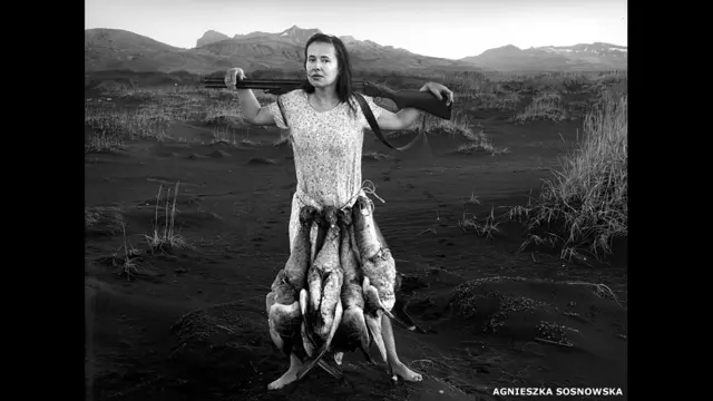 ذاتی کہانیوں کے زمرے میں اگنیسزسکا سوسنووسکا کی سیریز انعام یافتہ رہی۔ اس کا عنون ’میرے گھر کے پچھواڑے میں‘ تھا اور اس میں آئس لینڈ کے ایک فارم پر زندگی کو عکس بند کیا گیا۔