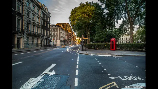 گریم ویسٹ نے اوپن کیٹیگری میں پہلی پوزیشن اپنے پراجیکٹ ’موسٹلی لیفٹ ٹرنز‘ پر حاصل کی۔ اس منصوبے میں انھوں نے لندن میں سنہ 2015 میں سائیکل سواروں کو پیش آنے والے حادثات کے مقامات کو دکھایا۔