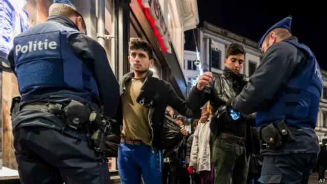 ब्रसेल्स में तीन गिरफ्तार