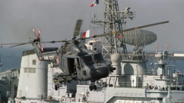 نیروهای نظامی فرانسه نفتکشهایی را که با پرچم فرانسه حرکت میکردند اسکورت میکردند