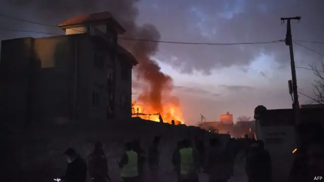 فرانسیسی ریستوران میں سکیورٹی سخت ہوتی ہے اور یہاں بڑے بڑے آہنی دروازے نصب ہیں