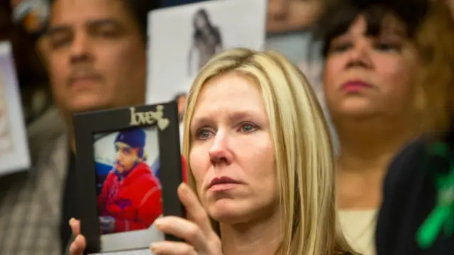 Familiares de víctimas de las armas