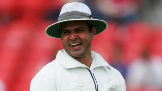 علیم ڈار اب تک 100 ٹیسٹ میچوں، 178 ایک روزہ میچوں اور 35 ٹی 20 میچوں میں امپائرنگ کر چکے ہیں