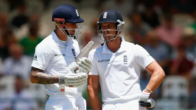 ہیلز اور کومپٹن دوسری وکٹ کی شراکت میں 74 رنز کی شراکت قائم کی