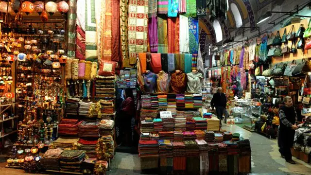 استنبول کا گرینڈ بازار روسی اور دیگر ممالک کے گاہکوں سے بھرا ہوتا تھا