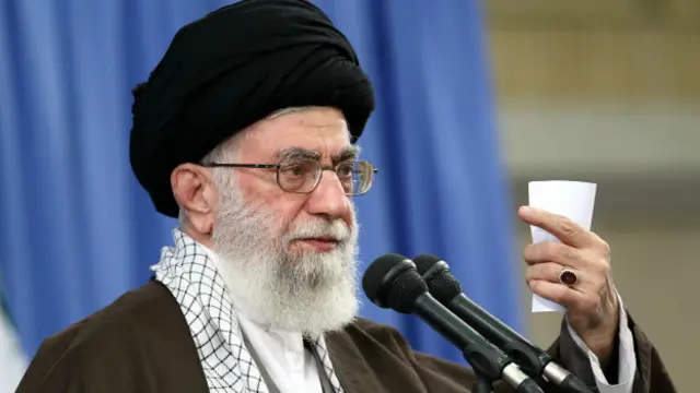 Ayatollah Ali Khamenei mengatakan pembalasan Ilahi akan jatuh kepada politisi Arab Saudi terkait dengan eksekusi ulama Syiah.