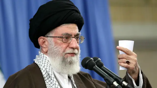 Ayatollah Ali Khamenei mengatakan pembalasan Ilahi akan jatuh kepada politisi Arab Saudi terkait dengan eksekusi ulama Syiah.