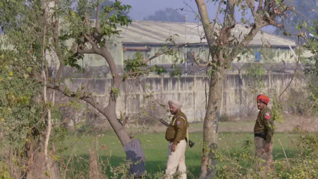 راجیو مہرشی کا کہنا تھا کہ نگرانی کی وجہ سے حملہ آور تکنیکی ایریا میں داخل نہ ہو سکے اور انھیں ایک نان آپریشنل علاقے میں گھیر لیا گیا۔