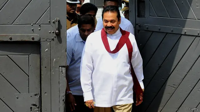 'මේ රටේ හිටපු ආරක්ෂක අමාත්‍යවරයා වන ජනාධිපතිවරයා ඒ අපරාධකරුවන් කියා හඳුනා ගත් අය හමු වෙන්න යනවා නම් ඒක සම්පූර්ණ වැරදි ක්‍රියාවක්.' (සංරක්ෂිත ඡායාරූපයක්)