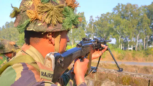 حملے میں دو افسروں سمیت سات فوجی اور پانچ حملہ آور مارے گئے