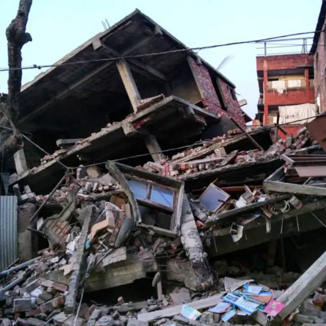 इम्फ़ाल में गिरी इमारत