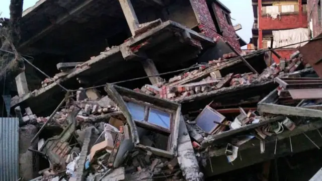 Nhà cửa bị phá hủy do trận động đất mạnh 6,7 độ Richter tại Manipur