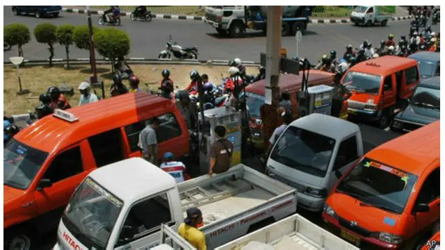 Peningkatan daya beli dan konsumsi rumah tangga dinilai sebagai solusi 'cepat' perbaikan ekonomi.