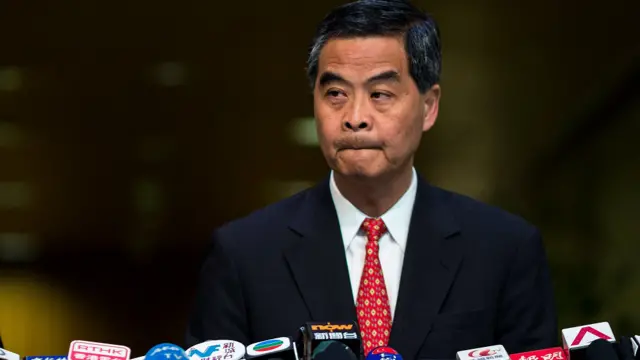 梁振英在香港政府总部会见记者（4/1/2015）