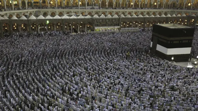 حج تمتع اصطلاحا جزو "فروع دین" است و در کتاب آسمانی مسلمانان، بر تمام افرادی که استطاعت انجام آن را دارند واجب شده است