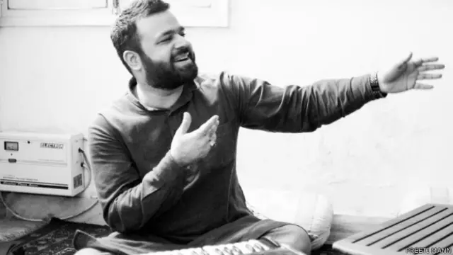 ख़्वाजा अमीर ख़ुसरो का एक दोहा है "खुसरो पाती प्रेम की बिरला बाँचे कोय,वेद, क़ुरान, पोथी पढ़े, प्रेम बिना का होय ". भारतीय गायन में क़व्वाली और सितार को अमीर ख़ुसरो ही देन माना जाता है.