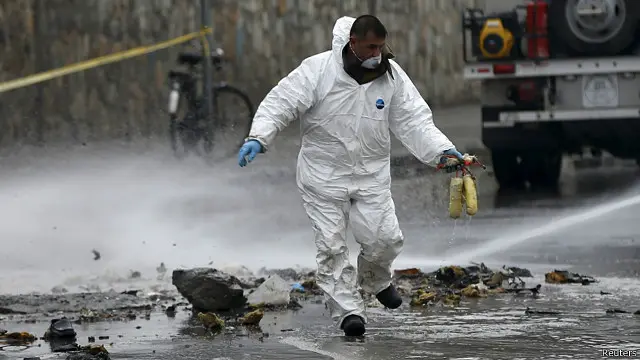 افغان چارواکو ویلي چې ځانمرګي موټر بمب برید ټول قربانیان ملکي وګړي دي.