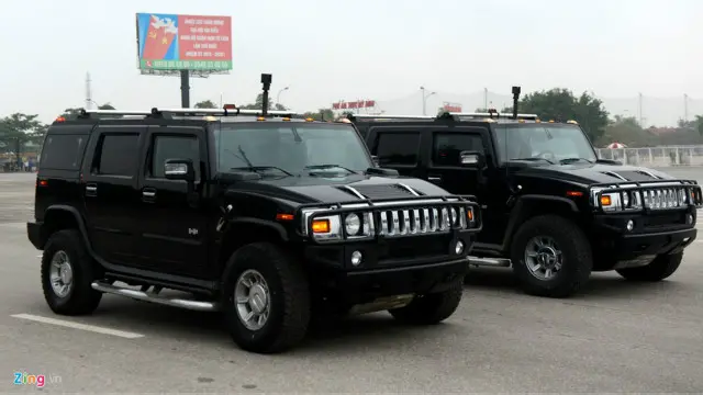 Xe bọc thép Hummer H2 trang bị trung liên PKM 7,62mm của công an