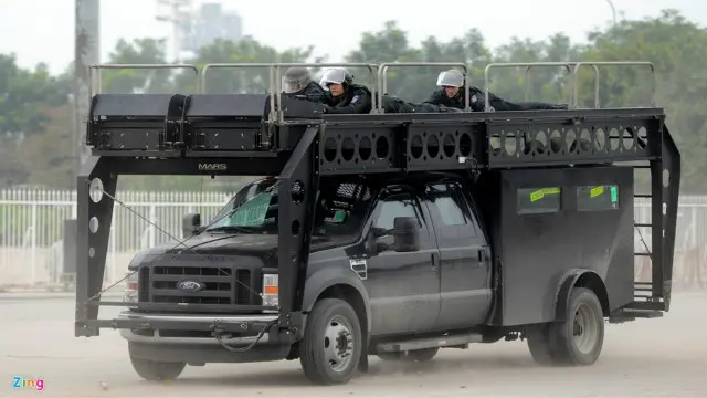 Xe Ford F550 Super Duty có vũ trang sử dụng trong chống bạo động