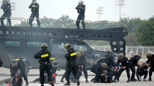 Các lực lượng đặc biệt của Việt Nam vừa diễn tập bảo vệ an ninh, an toàn cho Đại hội Đảng 12 tại Hà Nội.
