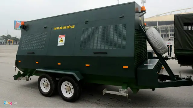 Ngoài các xe quân sự có vũ trang, lực lượng bảo vệ đại hội Đảng còn có 100 xe cứu thương, chở quân, dẫn đường...