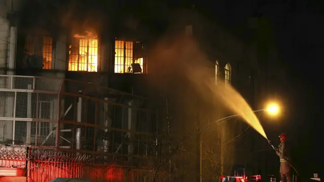 اقتحم المحتجون الإيرانيون السفارة السعودية غضبا لإعدام رجل الدين الشيعي السعودي نمر النمر. 