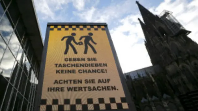 Letrero alertando sobre carteristas