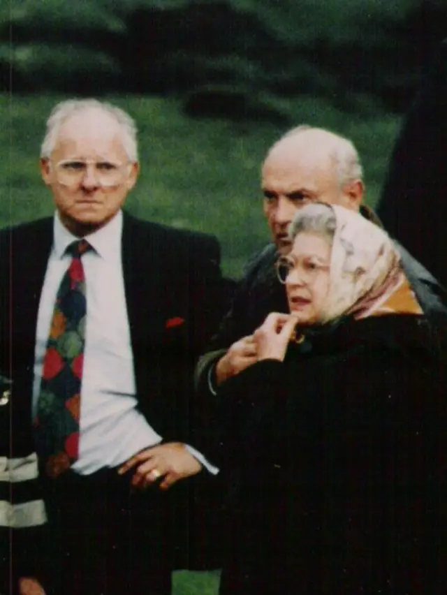 迪基與女王合照