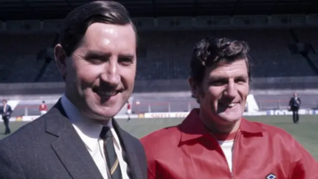 فرانک افارل و دستیارش مالکوم ماس‌گروو در الدترافورد، سه سال پیش از سفر به ایران 